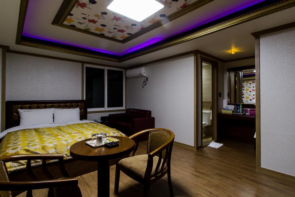 Guangju Hotel Banana Gwangju Metropolitan City Extérieur photo